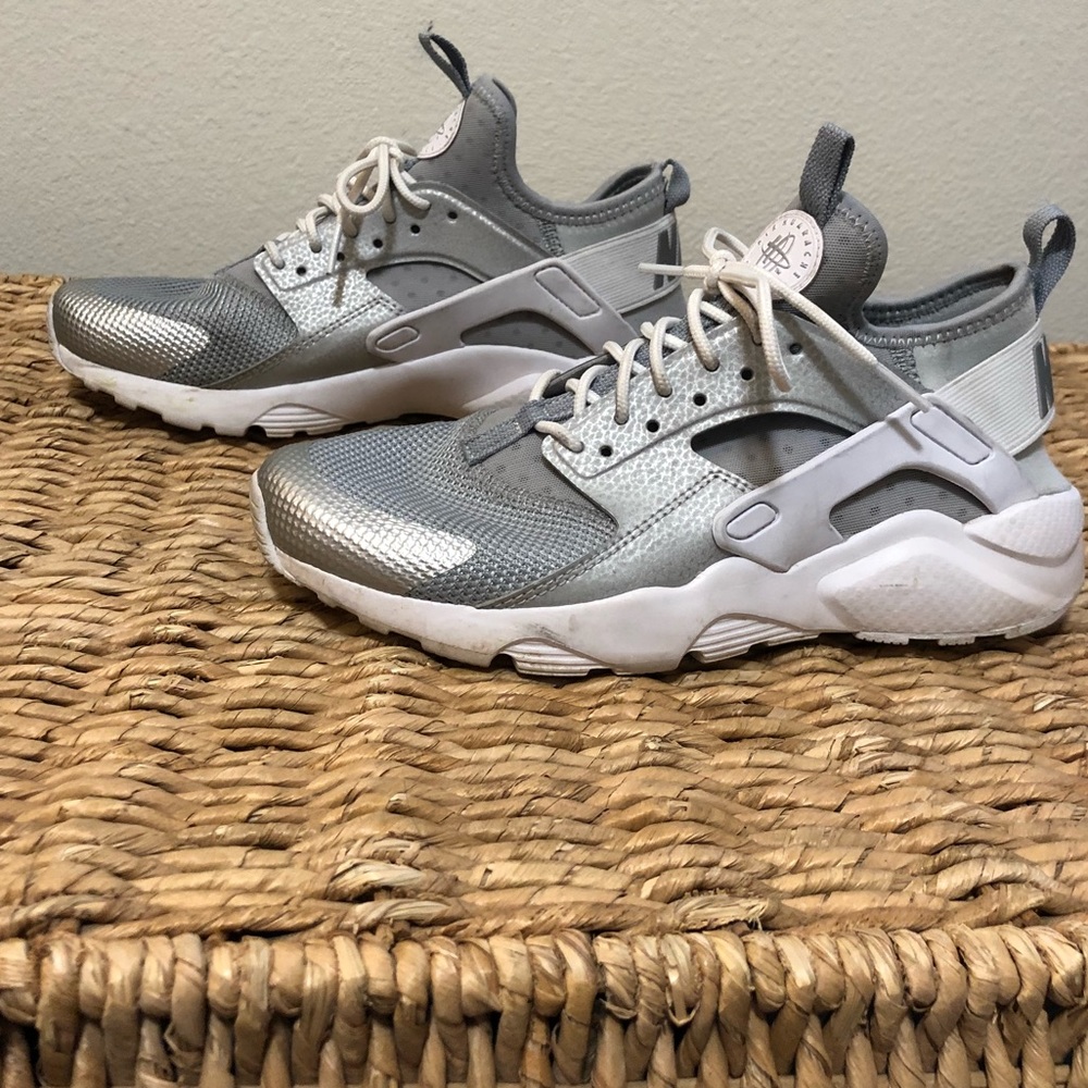 Women’s Nike Huaraches